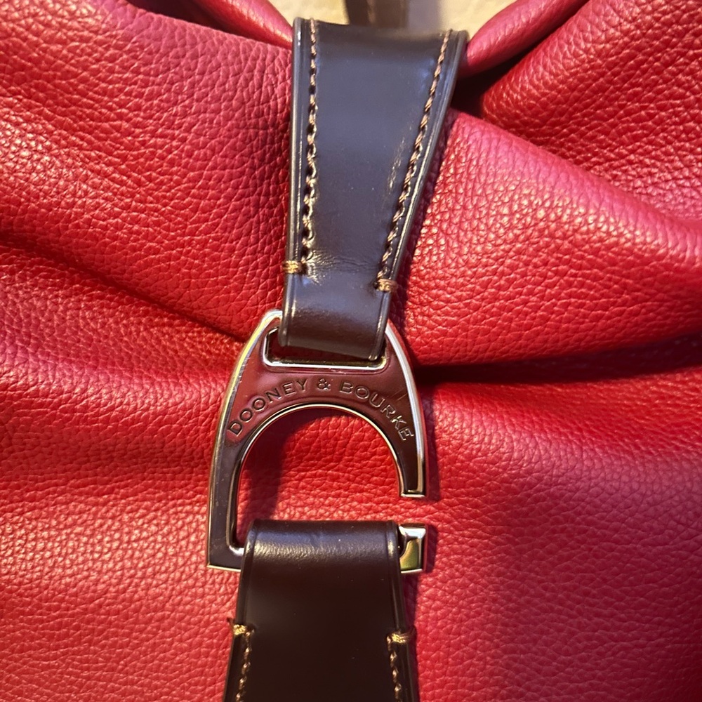 Stylish Red Dooney and Bourke Shoulder Tote Bag - - Picture 2 of 8
